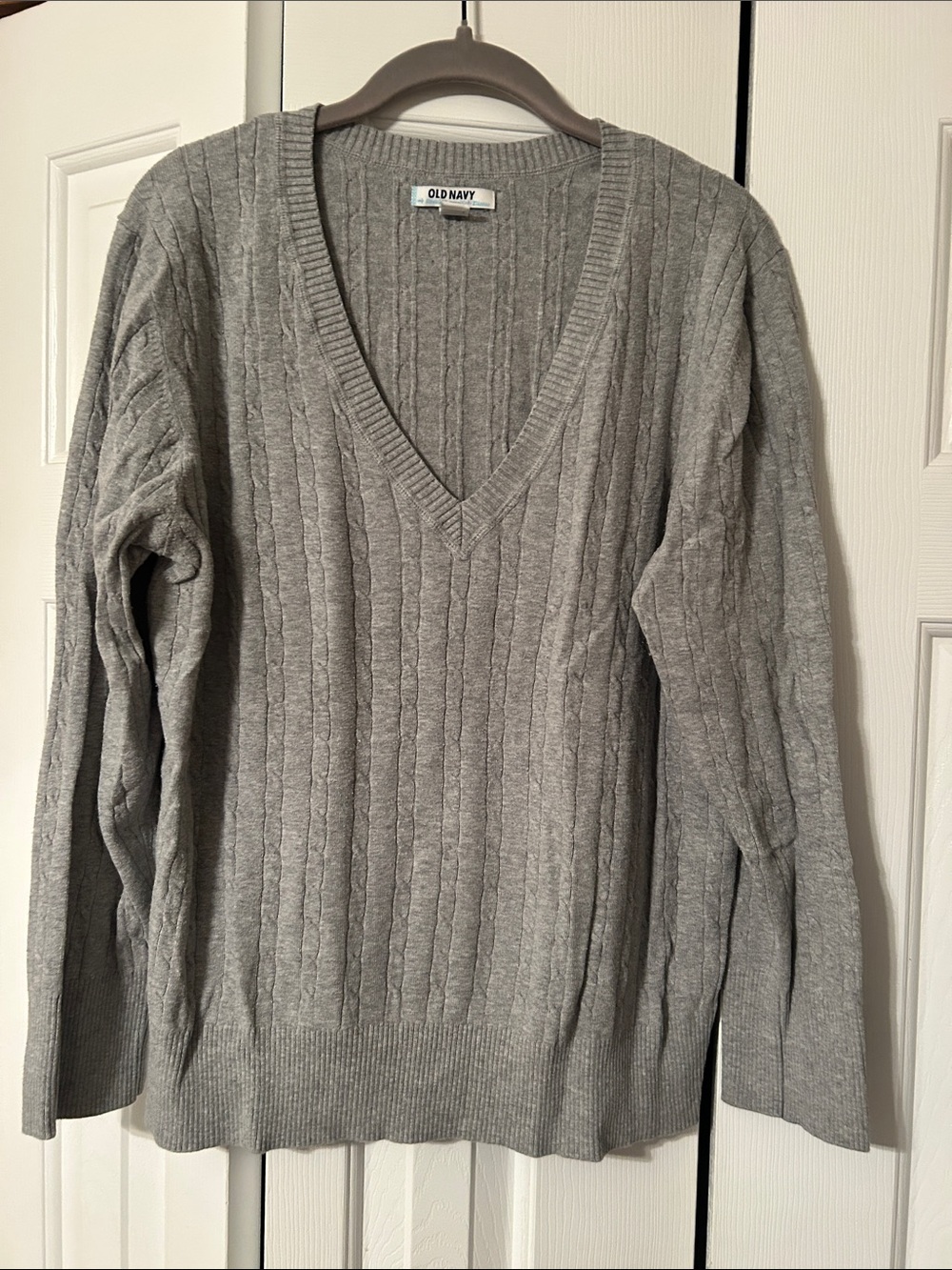 Old Navy Gray Cable-Knit V-Neck Sweater
